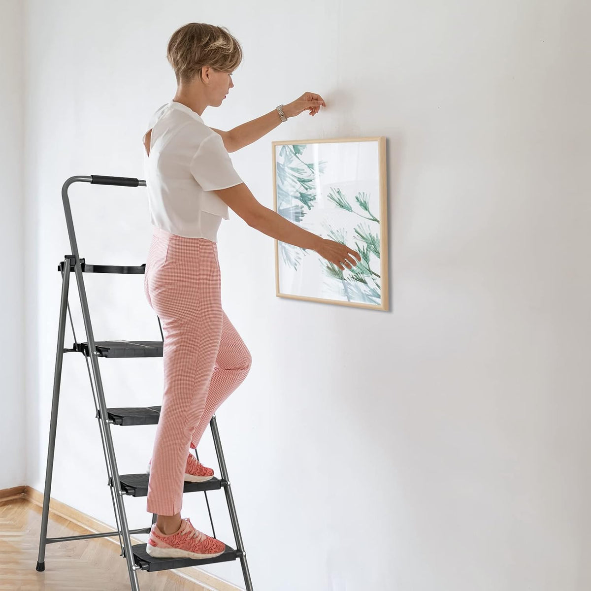 4 Step Folding Ladder with Handrail, Black K650