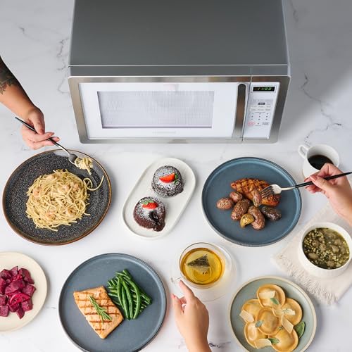 1000 Watts 1.1 cu ft Black Stainless Steel Microwave Oven F245