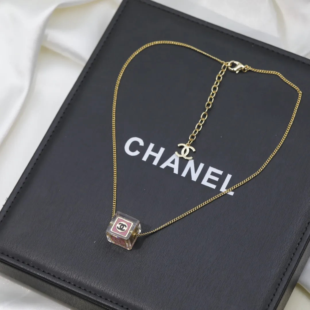 Necklace O585